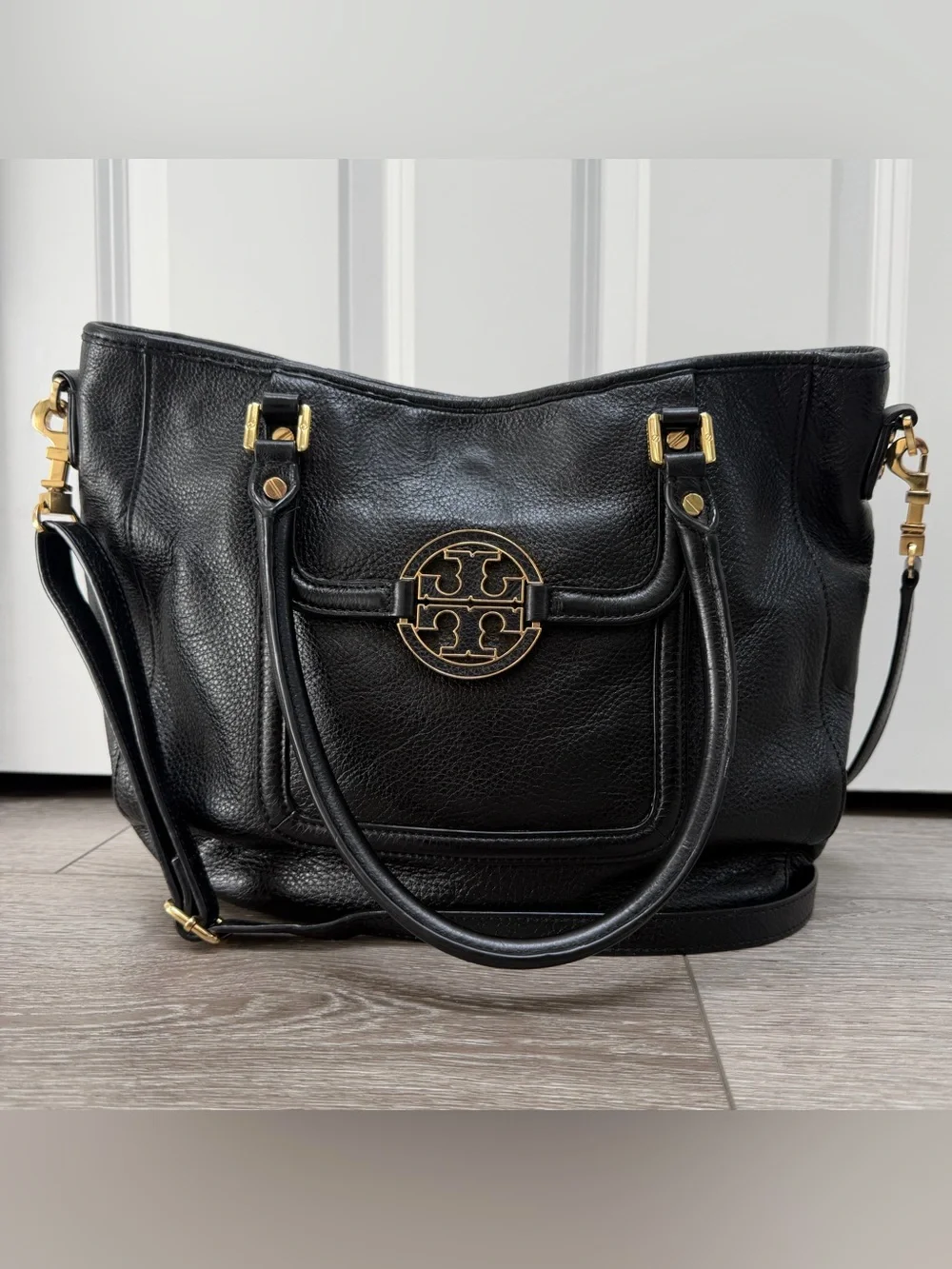 TORY BURCH AMANDA CLASSIC HOBO SATCHEL CROSSBODY HANDBAG BLACK PEBBLED LEATHER